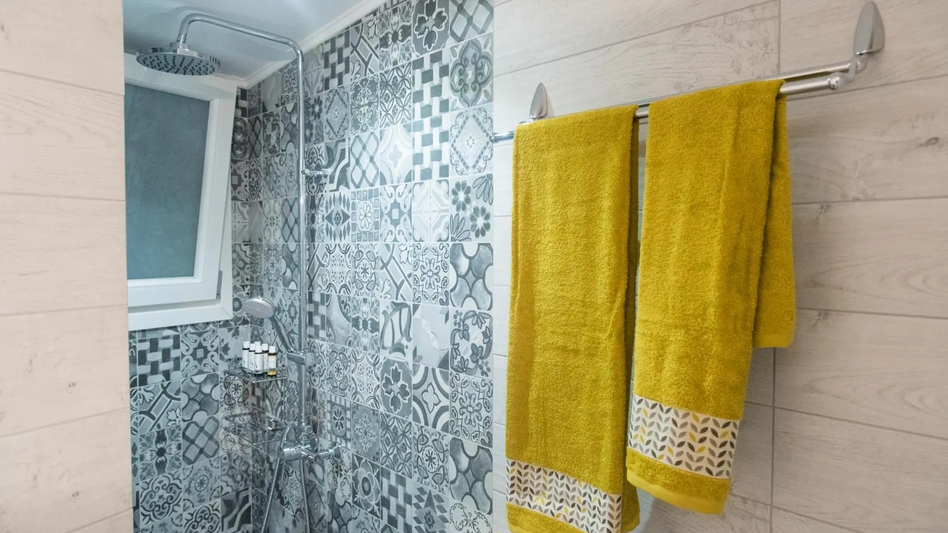 Comfy & Modern Apartment In The Heart Of Heraklion Griechenland